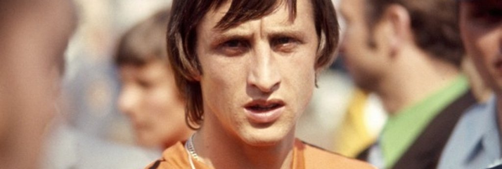 Йохан Кройф през 70-те.
Геният в основата на Тоталния футбол, променил представите за скорост и тактика в играта.
