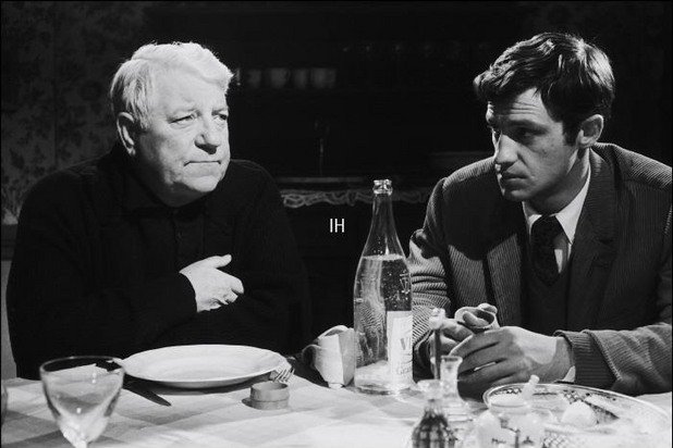 5. Маймуна през зимата, Un singe en hivers (1962) 

Филмът е заснет по великолепната книга на Антоан Блонден, който твърдеше, че не бил „алкохолизиран писател, а алкохолик, който пише“. Благодарение на филмовата адаптация по романа му ставаме свидетели на първата среща между Жан Габен и Жан-Пол Белмондо. През 1941 г. Габен напуска окупирана Франция на върха на славата си, за да започне отначало кариерата си в САЩ. Две години по-късно се записва в освободителната френска армия през 1943 г. След освобождението обаче се оказва, че в киното няма работа за някогашната звезда. Почти липсват режисьори и продуценти, готови да работят с него. Едва след срещата си с Мишел Одиар и „Не пипайте парите“ през 1954 г. (когато се запознава с Лино Вентура) Жан Габен успява да си върне звездния ореол във Франция.

Тук до него застава Жан-Пол Белмондо, млад и енергичен актьор, който се е прочул две години по-рано с „До последен дъх“. Срещата между „стареца“ и онзи, когото по-късно ще нарече „Бебел“, е истинско откровение. Двамата актьори се разбират перфектно, достатъчно е да гледате филма, за да почувствате приятелството, което ги свързва. Габен казва на Белмондо: „Момченце, ти си моите 20 години“. Третият човек, на когото филмът дължи успеха си (освен плеядата отлични актьори като Сюзан Флон), е отново Мишел Одиар, който успешно пренася книгата на филмовия екран и прекроява диалозите, така че да паснат на двамата великани на киното. 

Известни реплики от филма: 

Жан Габен: Мосю Ено, ако тази глупост не се покрива от социалните осигуровки, ще се озовете в сламата!

Жан Габен към Сюзан Флон: 
ЖГ: Знаеш ли, моя мила Сюзан, ти си пример за съпруга. 
СФ: О!
ЖГ: Ами да, ти имаш само хубави качества. И физически си остана такава, каквато се надявах да бъдеш. Щастие по конец. И да ти призная, ако трябваше да се върна назад – мисля, че отново бих се оженил за теб... Но ти ме подлудяваш. 
СФ: Албер!
ЖГ: Подлудяваш ме нежно, грижовно, с любов. Но въпреки това ме подлудяваш!