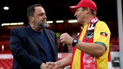 Собственикът на Форест ще помогне на нападнатите във влак фенове на тима