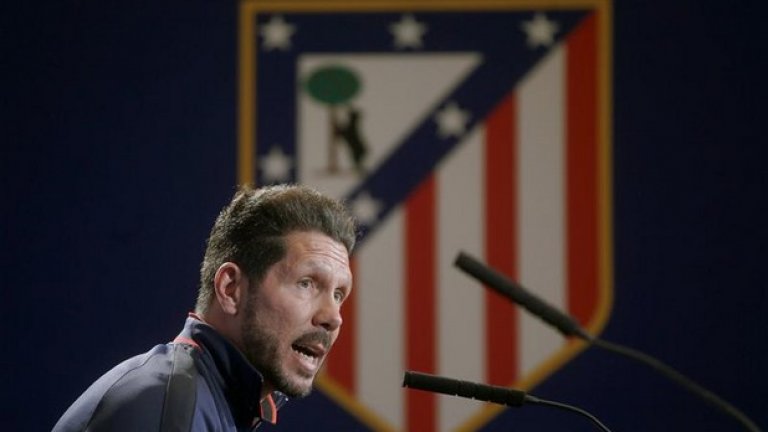 7. Нещата, които говори
Симеоне е много емоционален и говори неща, които са хем забавни, хем много истински. След като Атлетико победи Челси, той благодари на майките на момчетата от отбора, че са ги родили с "такива огромни топки".