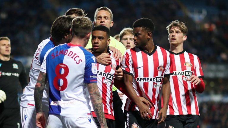 Куриоз в Чемпиъншип: Лидерът има повече загуби от последния