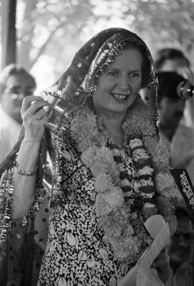 Желязната лейди в ефирен шал - Маргарет Тачър при официално посещение в Индия през 1981 г. 