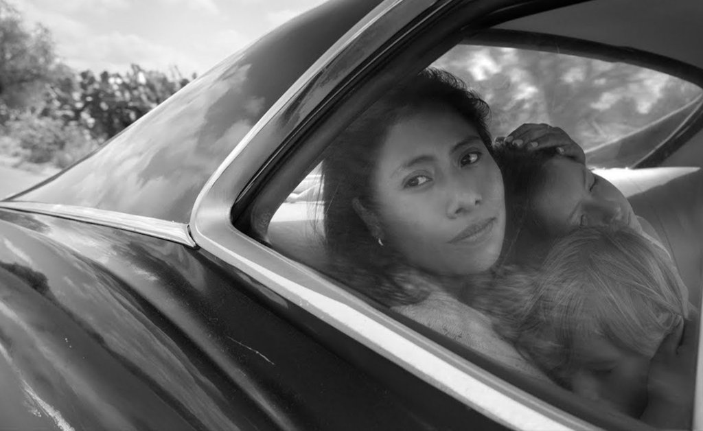\"Roma\", реж. Алфонсо Куарон
След успеха на \"Гравитация\" (Gravity) преди 5 години, мексиканският режисьор и сценарист, Алфонсо Куарон ни представя следващия си проект - \"Roma\". Филм, вдъхновен от личните спомени на Куарон, който израства в подоб