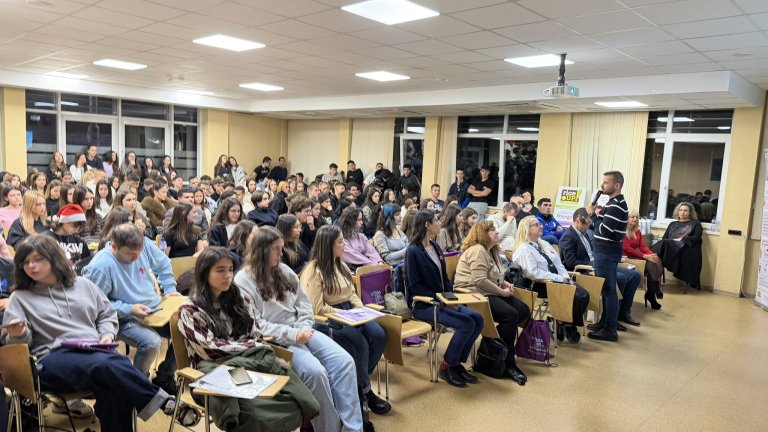 София ражда все по-късно