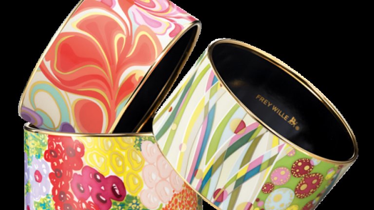 Изложбата представя модели от 50-те години до днес и дава поглед върху историята на дизайните и развитието на компанията с над 60-годишна история.