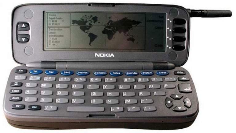 Плъзгаща се клавиатура

От машината, на която се възхищавахме само по картинки Nokia 9000 Comunicator, до днес QWERTY клавиатурите на мобилни устройства изминаха дълъг път. Колкото и да са удобни екраните, на които можеш да дадеш наляво или на дясно и да си избереш половинка, физическата клавиатура си остава най-доброто нещо при телефон, който се използва активно за бизнес цели. Когато тя пък е скрита и остава повече място и за голям екран, комбинацията е чудесна.



Можем да похвалим BlacBerry Priv, че държи пламъка на плъзгащите клавиатури и наистина се надяваме някой ден те да направят своето славно завръщане.