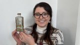 abby-pendlebury-with-the-note