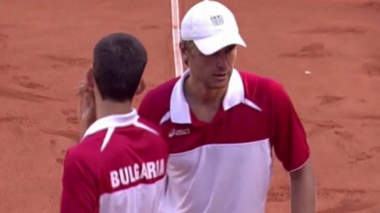 Националът на България за купа „Дейвис“ Александър Лазов се класира за финала в турнира по тенис на твърди кортове в турския курорт Анталия.