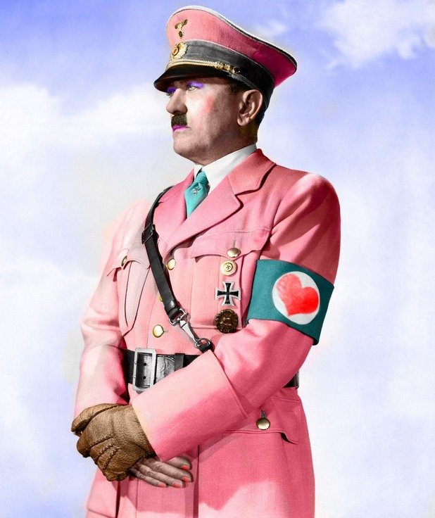 Сатиризирането на Хитлер се разклонява в разнообрази серии от картинки с надписи, гиф-чета, видеа, цитати, колажи