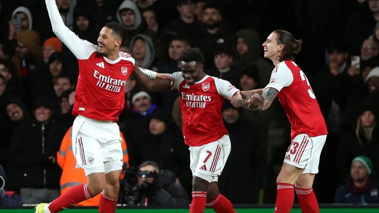 Драма с дузпи осигури голямо дерби в полуфиналите за Карабао къп