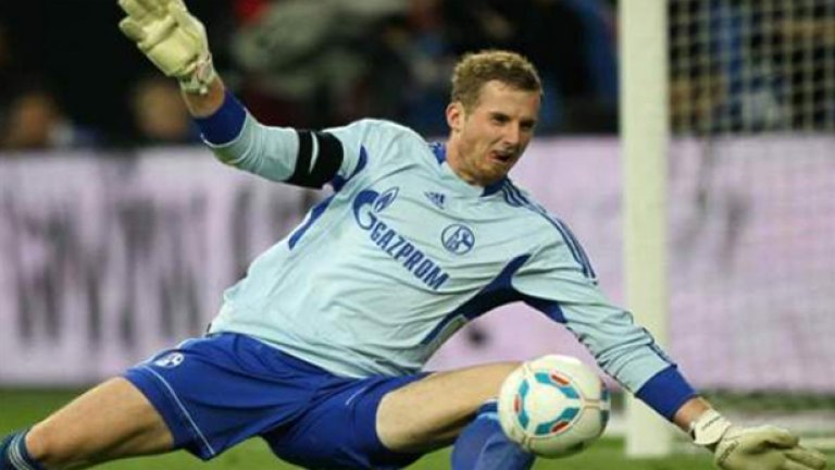 Наследникът на Мануел Нойер Ралф Фарман се справи впечатляващо при официалния си дебют