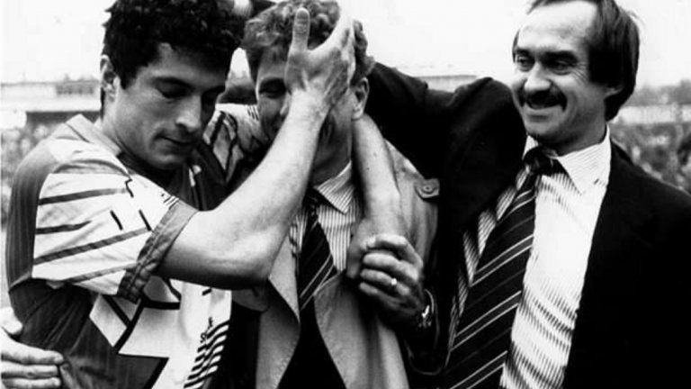 Този невероятен Боби Михайлов!
България – Швейцария 2:3
1 май 1991 г., стадион „Васил Левски”, София
Боби Михайлов има невероятния малшанс да допусне три гола в последните минути на мачове, от които зависи класирането ни на големи финали. След загубите от Югославия (2:3, 1983) и Шотландия (0:1, 1987), Боби пази и при голямата злополука срещу Швейцария в квалификациите за Евро-92. 
На полувремето нито един от 40-те хиляди зрители на стадиона в София не вярва, че мачът може да свърши по друг начин, освен с български успех. Макар и без Христо Стоичков, нашите водят 2:0 след два точни изстрела на Емил Костадинов и Наско Сираков. Победата изглежда в кърпа вързана, класирането на европейското също. 
Само че след антракта швейцарците на немския треньор Ули Щилике се разиграват. Адриан Кнуп изравнява резултата. Няма проблем, и точката може да ни свърши работа. Само че нашите решават да бият на всяка цена. Хвърлят се безогледно в атака, но и онези не дремят. В последната минута правят бърза контраатака, при която Кубилай Тюркилмаз е точен – 3:2 за Швейцария. Сбогом, Евро-92…