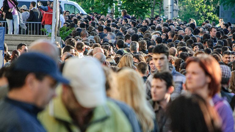 Той ни прелъсти и изостави