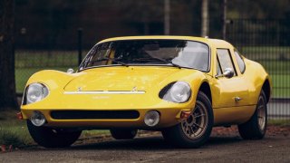 Те са странни откъм иновации, често учудващи откъм дизайн, но винаги интересни и куриозни.
В галерията събрахме цели осем от най-любопитните комунистически суперколи: