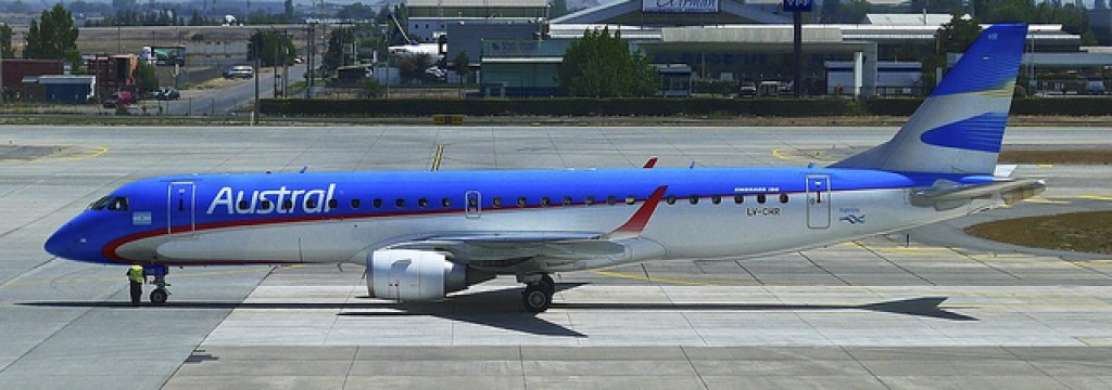 austral embraer santiago de chile airport