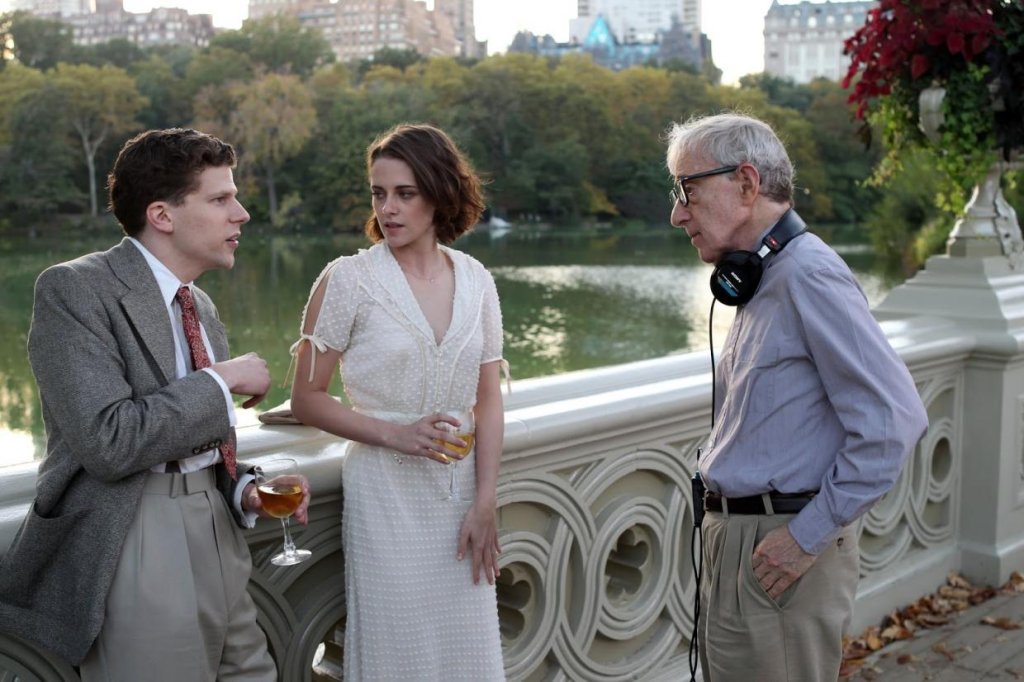 Café Society 
Уди Алън е един от най-продуктивните режисьори на нашето време. Миналата година той докара болезнено разочарование в доста свои верни фенове с продукцията Irrational man и съответно не успя да се дореди до наградния сезон. Тази година о