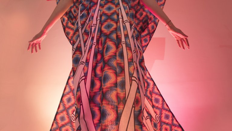 Фотограф: Златимир Араклиев, с участието на: Ирмена Чичикова
Грим и коса: Слав