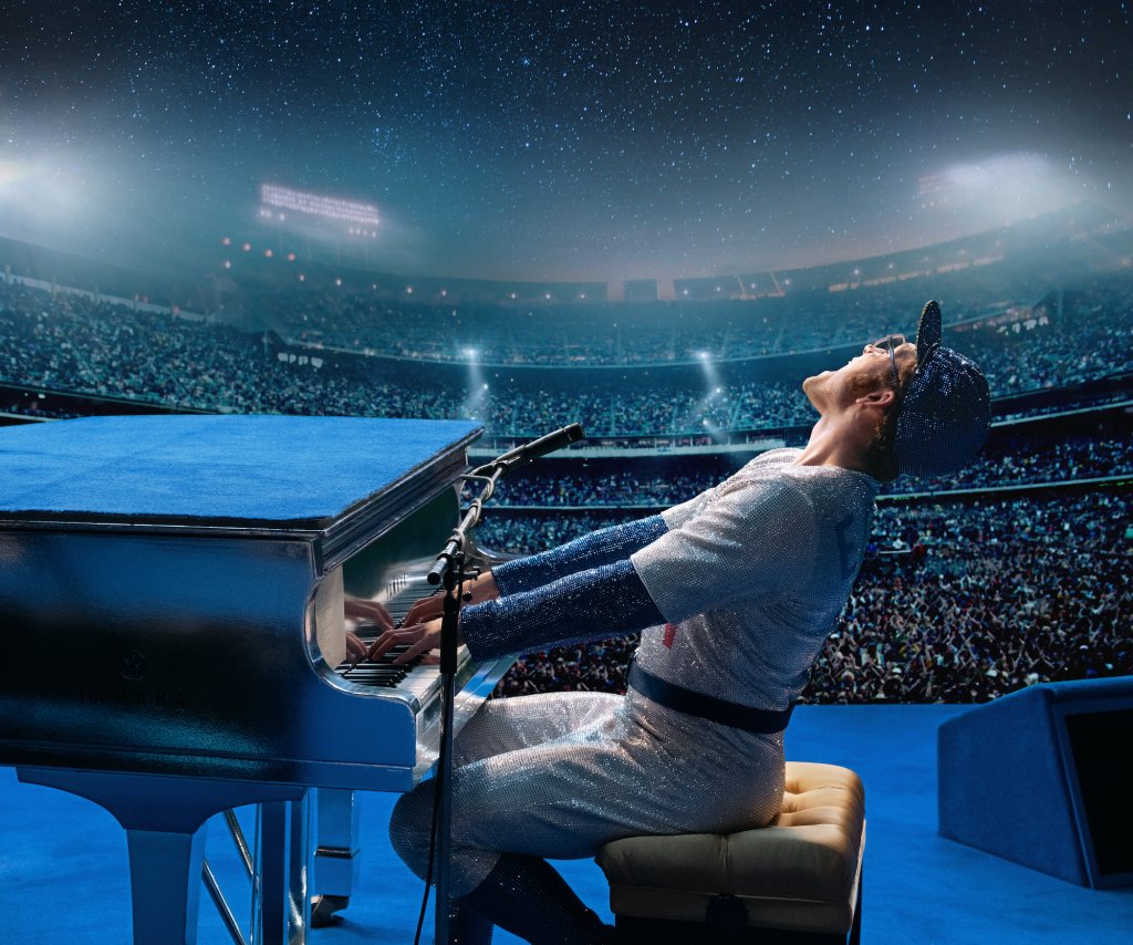 тарън еджъртън като елтън джон в rocketman