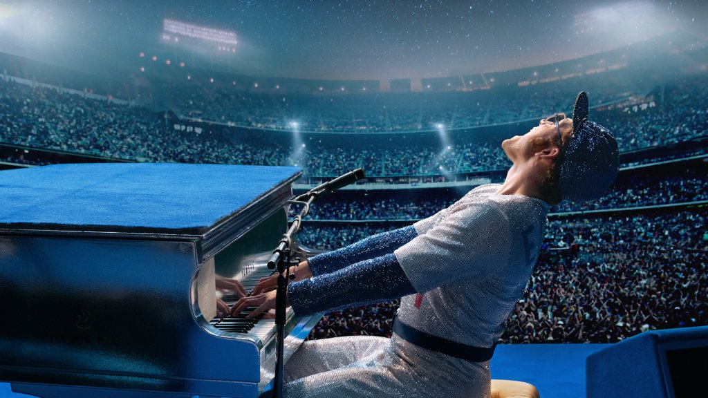 тарън еджъртън като елтън джон в rocketman