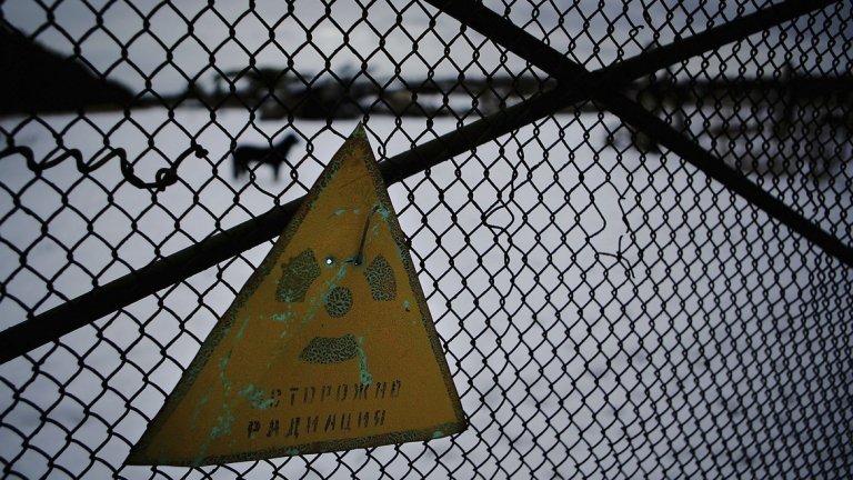 31 години след Чернобил нещата не са се променили особено. Радиоактивен облак минава над Европа, а всички вдигат рамене.