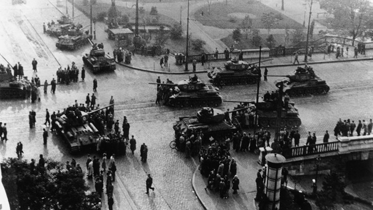 "Псувахме онези от СССР на езика им, а феновете ни ги плюеха": От Унгарското въстание до "Кръвта в басейна"