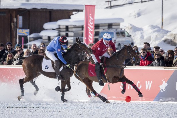Поло на сняг Започнал в Швейцария през 1985 г., спортът се пренася и в САЩ.