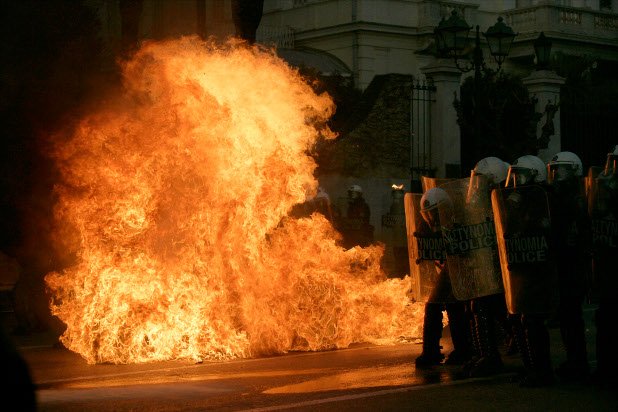 Огън и ужас в Атина