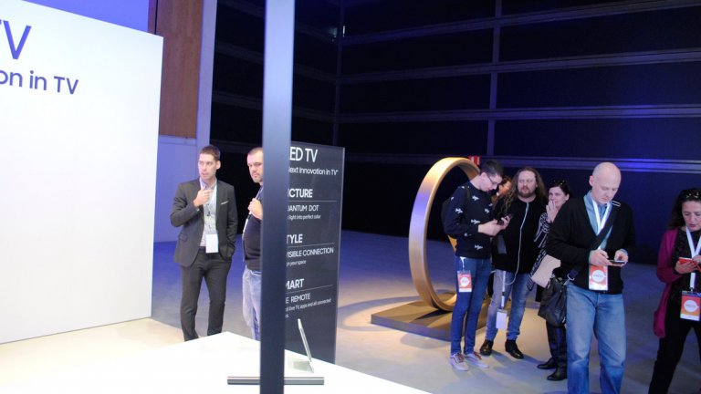 Samsung Q9 - погледнат отстрани