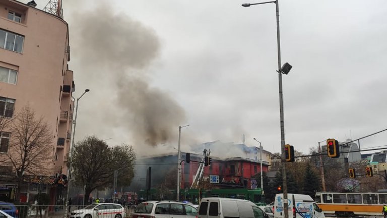 Пожар избухна в сградата на "Син Сити" в София