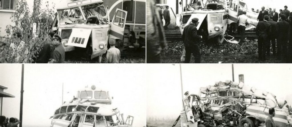 Архивни кадри, показващи унищоженият след катастрофата автобус.
Източник: vzpominky.wbs.cz