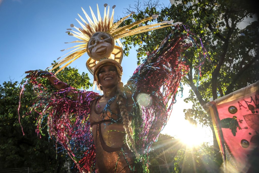 Карнавалът в Рио де Жанейро започна (СНИМКИ)