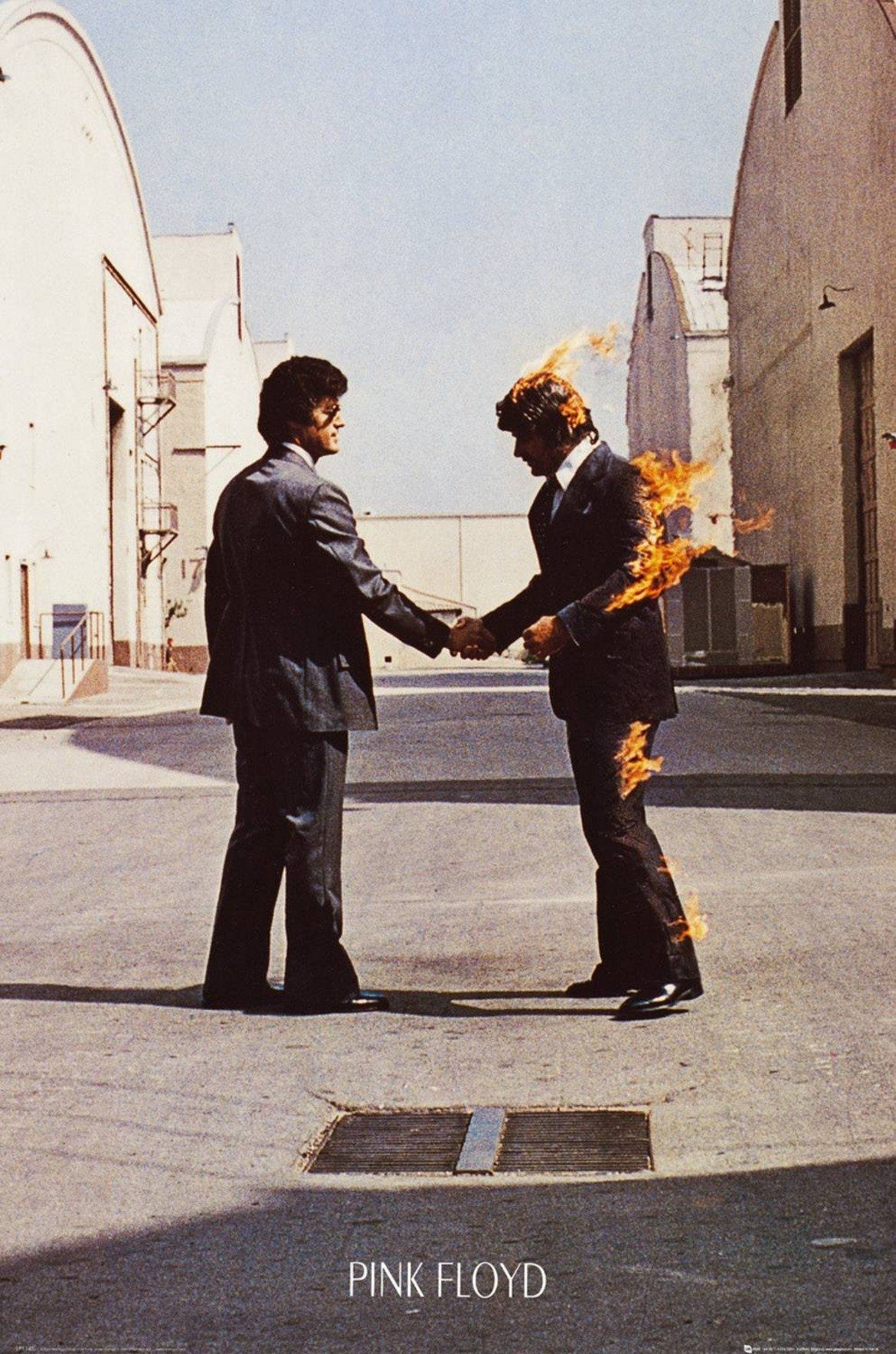 Pink Floyd - Wish You Were Here
Ако някога на Земята дойдат извънземни и под заплахата на ужасяващите си оръжия принудят хората на планетата да изберат (с много компромиси и спорове, разбира се) любимата песен въобще в историята, най-вероятно това ще е Wish You Were Here. Тя е просто прекрасна, гали всички онези тъжни нотки в настроението ти и те кара да се замисляш за човек, когото наистина би искал да беше по-близо.
