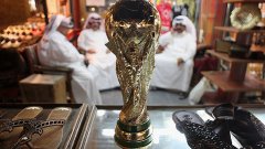 Катар 2022 остава скандален избор, който заплашва да разклати сериозно ФИФА. Организацията се готви за нови избори с голям фаворит за поста - пак същият, Сеп Блатер.
