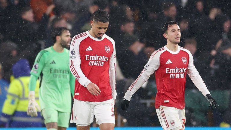 Арсенал с болезнен провал срещу последния, битката за титлата се завърза