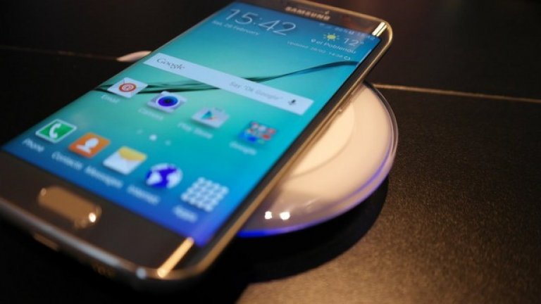 Извън вграденото безжично зареждане (безжичното зарядно се продава отделно) и по-бързото време на презареждане, той все така не решава неприятния въпрос с живота на батерията. Да, Samsung твърдят, че при честа употреба той би трябвало да издържи почти ден, но за първи път в историята на Galaxy S, батерията вече не е сменяема