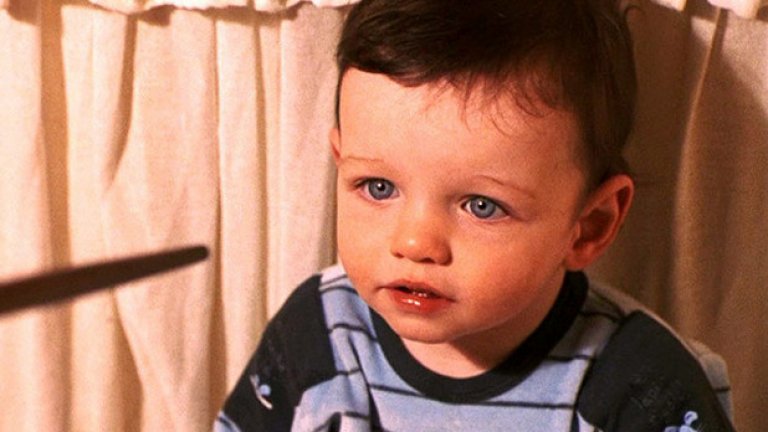 Тоби Папуърт - 40 лири за "Хари Потър и даровете на смъртта"
Не сте чували името Тоби Папуърт? Може дори да не познавате и лицето му, честно казано. Но героя му познавате. Той играе бебето Хари Потър във флашбековете в последния филм от поредицата. Краткото му присъствие на екрана върви със също толкова скромен чек - под 50 лири за роля в поредица, която е спечелила милиарди.