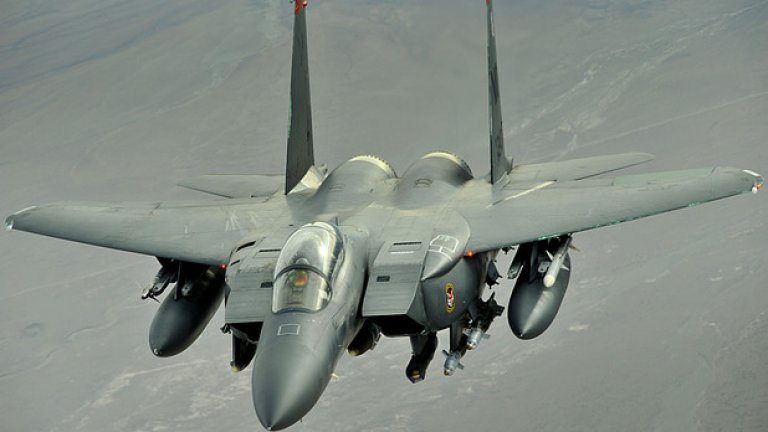 F-15E може много, както за борба срещу въздушен, така и срещу наземен противник. 