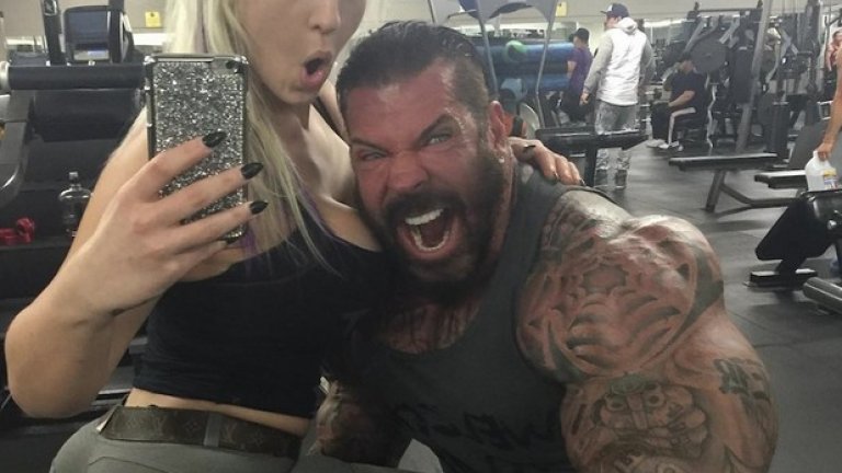 Пиана буквално е болен на тема маса.