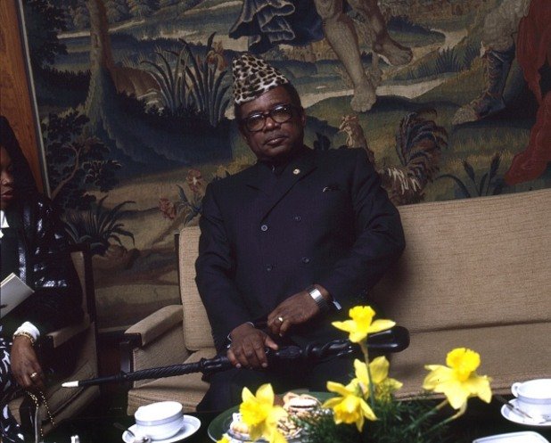  Мобуту Сесе Секо  

 Мобуту Сесе Секо е президент на Република Конго от 1965-та до 1997-ма година, един от най-продължително властвалите диктатори в Африка. Секо разчиства съпротивата с Конституция, която забранява останалите партии. Известен е с това, че променя името на Конго на Заир през 1971 година.

  Диктатурата му се слави с непотизъм – раздаване на длъжности на близки и роднини, пътешествия за пазаруване до Париж и, разбира се, с присвояване на държавни средства. Твърди се, че Секо е открадвал между 4 и 15 милиарда долара. 

По време на режима му страната страда от висока инфлация, дългове, девалвиране на валутата, а въвличането й в няколко войни тотално изправят държавата на ръба на разпада. 

  През 1994 година недоволството и икономическите проблеми  принуждават Секо да сподели властта с лидерите на опозицията, но той използва армията, за да предотврати промяната. През май 1997 година е свален от власт чрез преврат на бунтовници. Умира в Мароко няколко месеца по-късно.