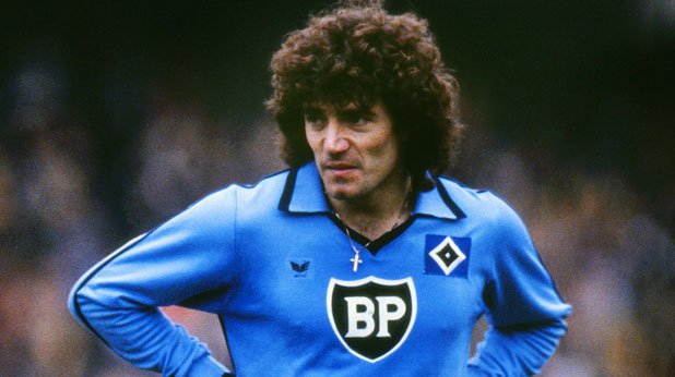Кевин Кигън
Хамбург купува Кигън от Ливърпул през 1977 и го превръща в най-скъпоплатеният играч в Бундеслигата. Първият му сезон е доста труден, но през 1978 и 1979 печели „Златната топка”, а Хамбург взима титлата на Германия през 1979, през 1980 завършва на второ място и губи финала за КЕШ срещу Нотингам Форест. След три години в Германия, през 1980 Кигън се връща в Англия, където подписва със Саутхемптън.