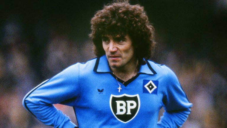 Кевин Кигън
Хамбург купува Кигън от Ливърпул през 1977 и го превръща в най-скъпоплатеният играч в Бундеслигата. Първият му сезон е доста труден, но през 1978 и 1979 печели „Златната топка”, а Хамбург взима титлата на Германия през 1979, през 1980 завършва на второ място и губи финала за КЕШ срещу Нотингам Форест. След три години в Германия, през 1980 Кигън се връща в Англия, където подписва със Саутхемптън.