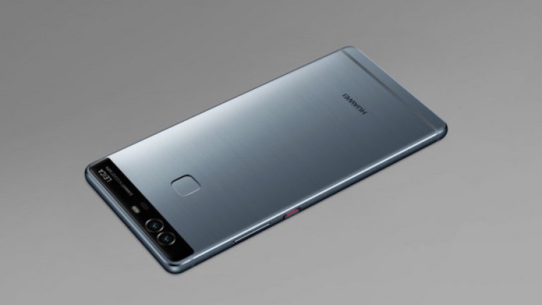 10. Huawei P9

+ Мощен процесор
+ Добра система на камерата
- Среден живот на батерията
- Нестандартен интерфейс като за Android


P9 впечатлява със солидната си изработка, както и с камерата си - тестовете на TechRadar показват, че това е третият най-добър фотоапарат от всички смартфони на пазара. 

Huawei P9 е телефон, който предлага много качества за цената си и показва, че компанията има място сред производителите на най-добрите устройства на годината. 

