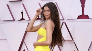 Не е чудно, че на всяка звезда, пробила на небосклона след Disney със сериозни роли, музика и бизнес, се падат поне по няколко, които потъват в забвение. Може би по тази причина сполучилите след "Клуб Мики Маус", "Училищен мюзикъл" и подобните изглежда триумфират не заради, а въпреки тези си изяви.
В галерията ще видите осем + една знаменитости, които успяха по точно този начин: