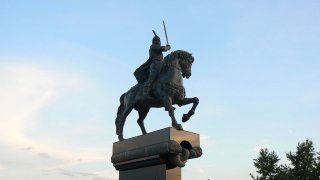 1024px-Monument_of_Khan_Krum_in_Plovdiv