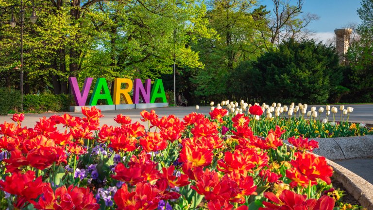 Той все още има фирмена собственост