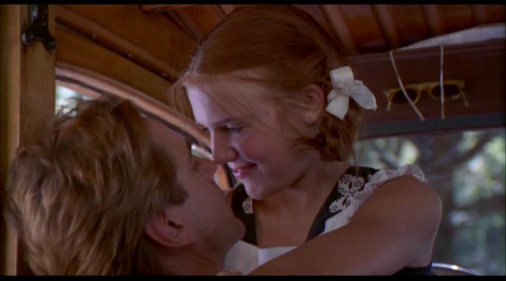 Лолита: Полуперверзният, влажен разказ на Владимир Набоков за мъж на средна възраст, който се влюбва в много младо момиче, е станал нарицателен за любовните перверзии и мъжкото съзнание в средна възраст. Хумберт Хумберт и неговата Лолита са една от най-из