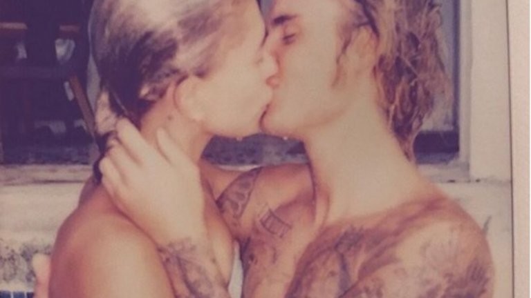 А Ким Кардашиян показа не особено целомъдрено облекло