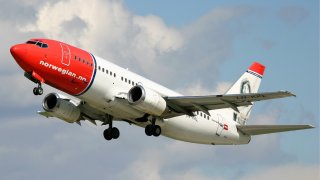 Norwegian_Air_Shuttle_Boeing_737-300_Pichugin