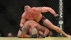 Брок Леснар е дал положителна допинг проба след победата си над Марк Хънт на UFC 200