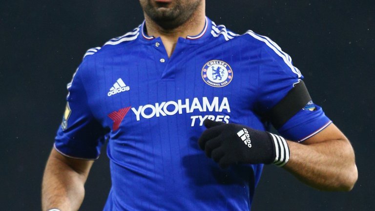 "Двамата скочихме за една топка. Аз се опитвах да изчистя, а той – да вкара гол. Така удари главата си в задната част на моята и си счупи носа. Не разбрах, че носът му е счупен до следващия ден. Научих, защото се появи във вестниците. Получих много поздравителни съобщения, сякаш съм го направил нарочно. Дори станах популярен в училище след това. Но Диего Коща не ми се разсърди."